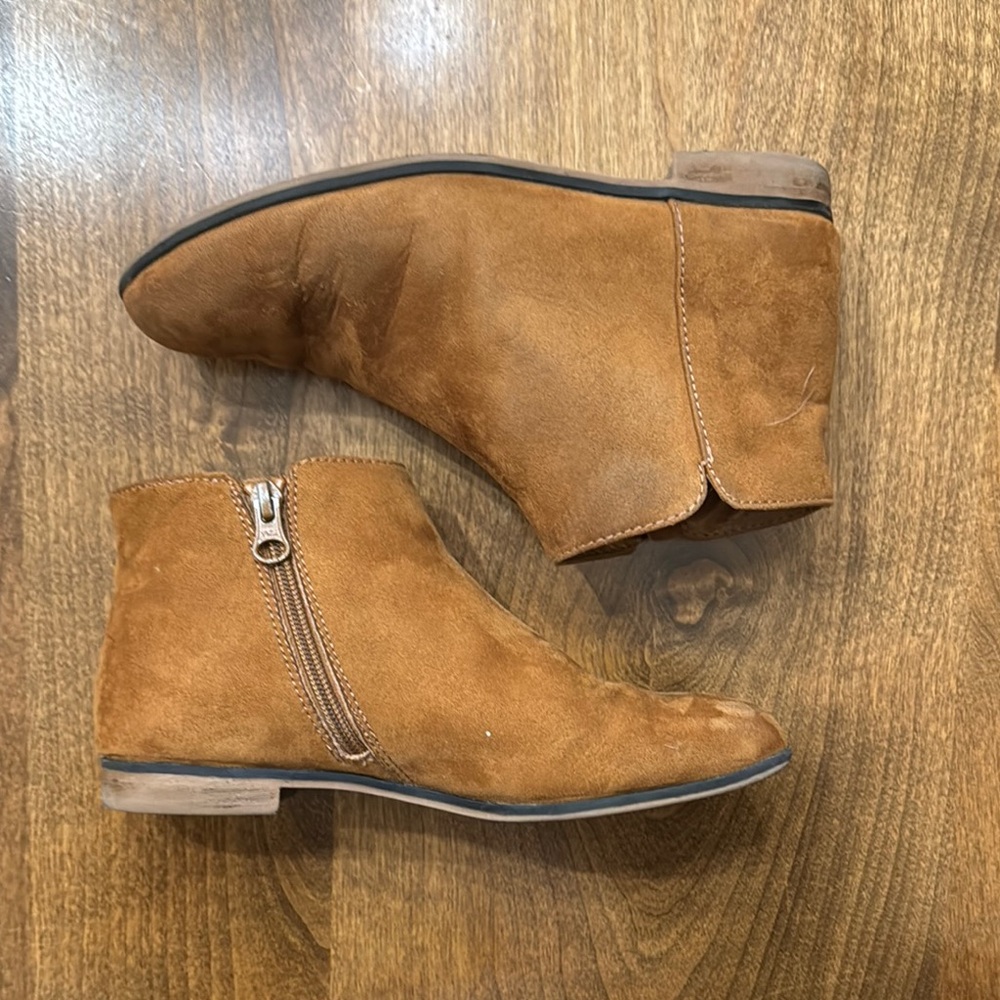 Cat & Jack brown suede boots